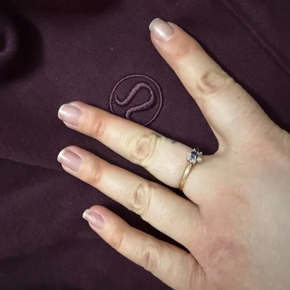 Lululemon - Radiant Jacket II - Picture 11 of 11